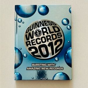 💕GUINNESS World Records 2012 Bursting With Amazing New Records - Hardcover💕